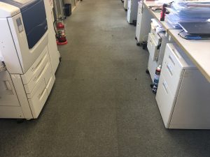 汚れているカーペット