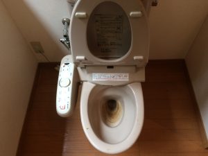 トイレ清掃前