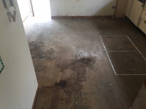 物を撤去した後の空き家