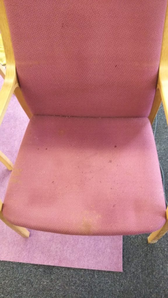 椅子をクリーニングする前